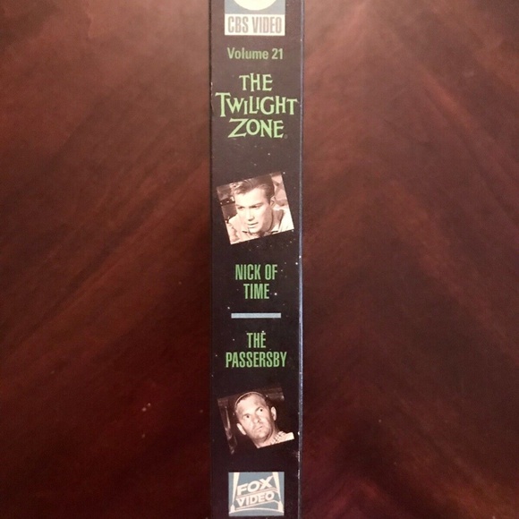 The Twilight Zone: 2 TV Episodes Vintage VHS - Nick Of Time & The Passersby - Picture 2 of 6